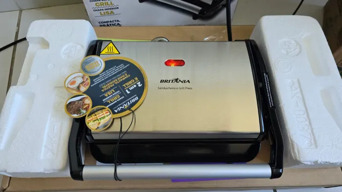 [NOVO] Sanduicheira/Grill Britânia 2 em 1 Antiaderente Aço Inox 850W - 220V