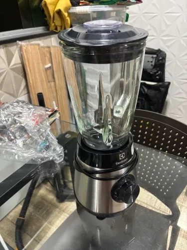 Liquidificador Electrolux inox jarra de vidro  capacidade 1,5L 5 velocidades  