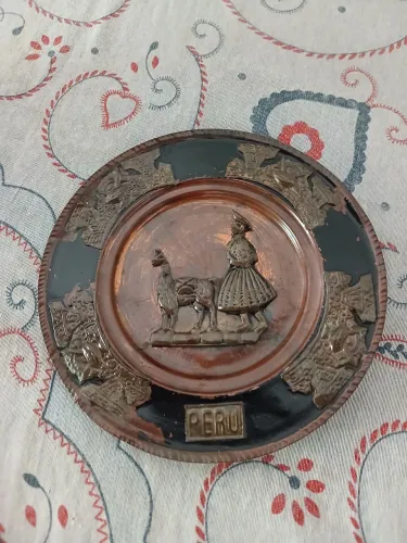 Prato decorativo pequeno peruano antigo