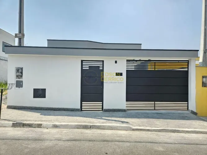Casa com 3 Quartos, Loteamento Residencial e Comercial Flamboyant - Pindamonhangaba
