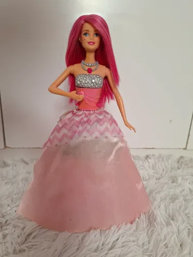 BONECA BARBIE IN ROCK'N ROYALS PRINCESA COURTNEY (ITEM PARA RESTAURAÇÃO)