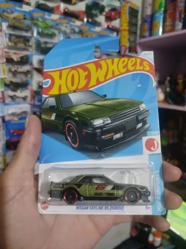 HOT WHEELS NISSAN SKYLINE RS (KDR30) 1:64