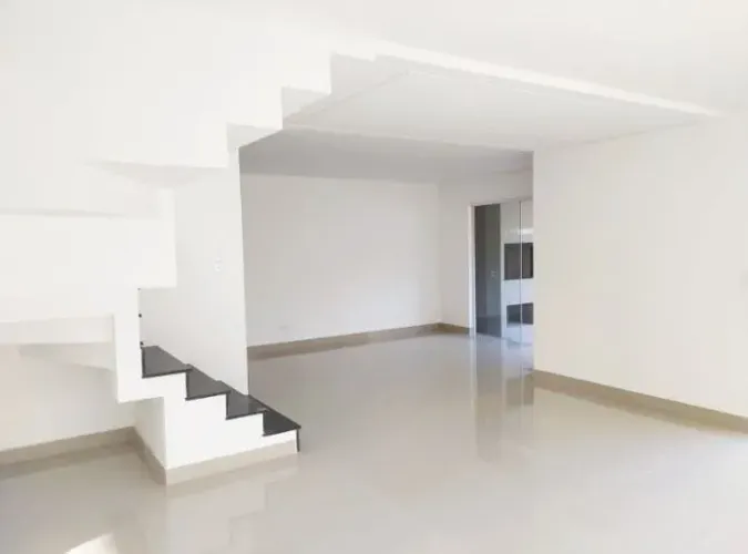 Sobrado com 3 dormitórios à venda, 226 m² por R$ 750.000,00 - Campo Comprido - Curitiba/PR