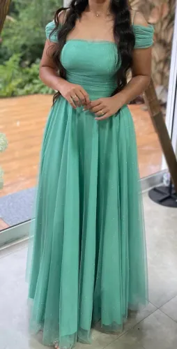 Vestido Longo Verde Menta Elegante com Glitter e Ombro a Ombro