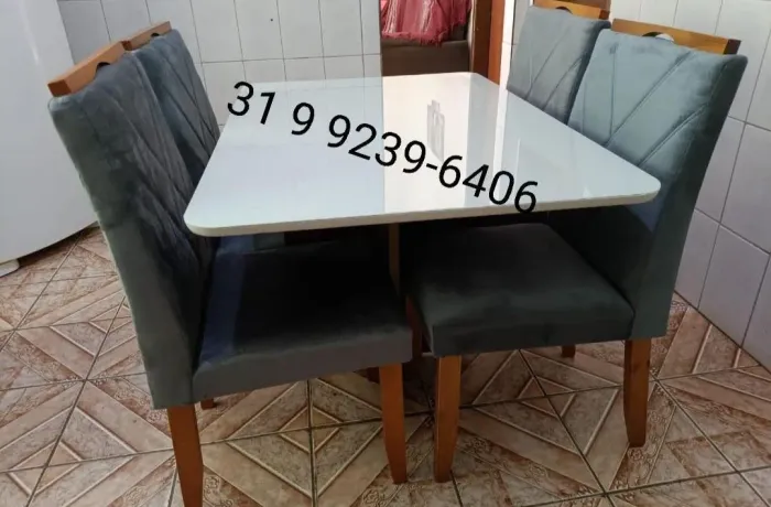 Mesa 4 cadeiras Novas Maciça