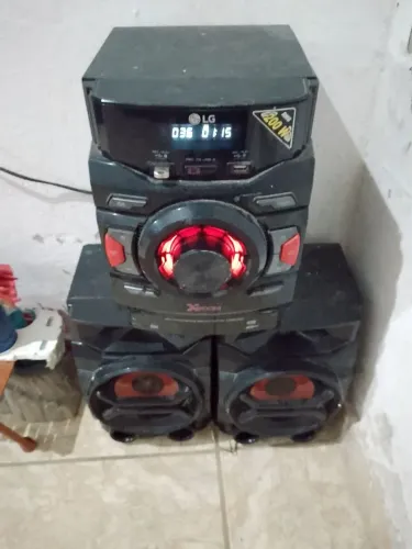 Vendo Caixinha de som e um som LG 