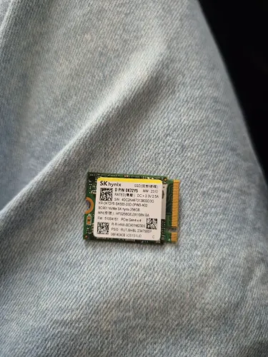 SSD NVMe SK hynix 256GB PCIe Gen4 - 97% de Saúde