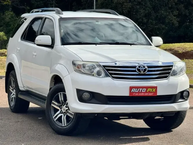 Toyota Hilux SW4 SR 4X2 2.7/ 2.7 Flex 16V Aut. 2014