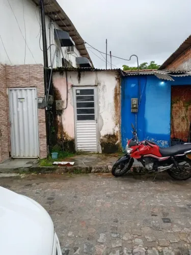 Casa pra vender de lado do habitacional via mangue e de frente ao compaz