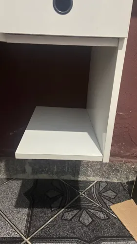 Mesa de computador suspensa