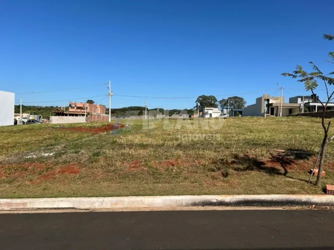 Venda de Terreno / Lote na cidade de São Carlos