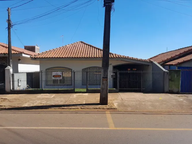 Vendo casa em Mandaguari-PR.