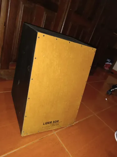 Vendo cajon semi novo usado somente duas vezes 