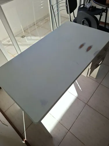 Escrivaninha Branca com gavetas