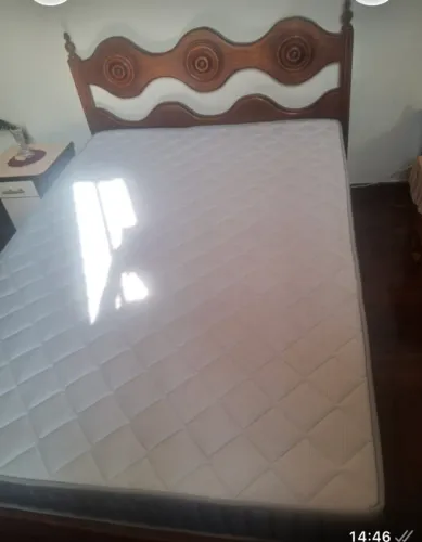 Cama casal com colchão modelo contemporânea 