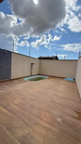 ALUGA-SE casa com piscina e energia solar