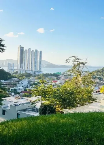 Lote Exclusivo em Condomínio Fechado com Vista para Balneário Camboriú