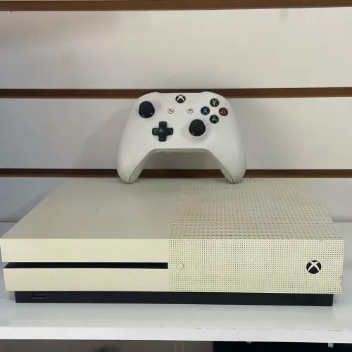 Xbox One s com 1 controle + 1 jogo - revisado com garantia