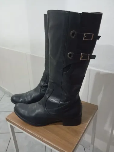 Bota de couro preta tam 38
