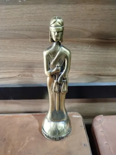 Estátua de direito