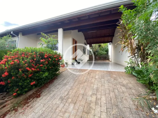CASA 3 QUARTOS SENDO UMA SUÍTE R$ 700.000,00 - BAIRRO JARDIM UNIVERSITÁRIO - CUIABÁ - MT c
