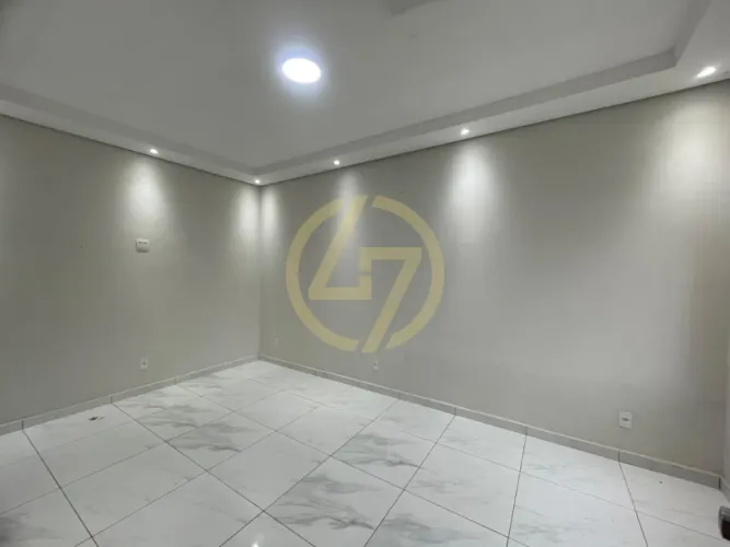 Casa/Ponto comercial à venda no Centro.
