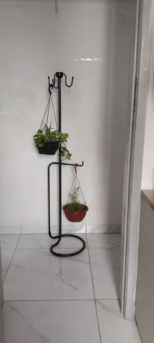 Suporte Cabideiro ou plantas de metal peça única vintage Tam 1,38 m de altura