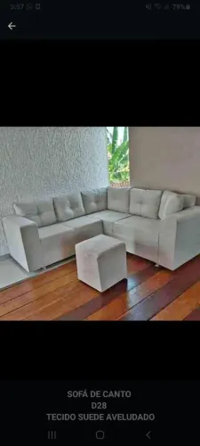 Sofá de canto estilo L acompanha puff