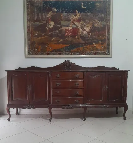 Grande e hiponente buffet estilo luiz XV em madeira nobre