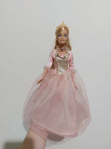 Boneca Barbie Anneliese A Princesa e a Plebeia