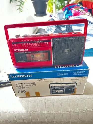 Rádio AM/FM Cassete Recorder  Trident F89