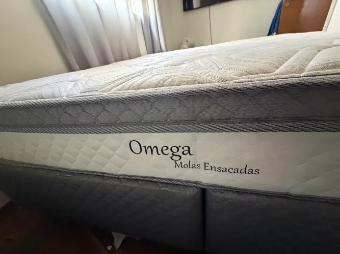 Cama Queen Nova usada