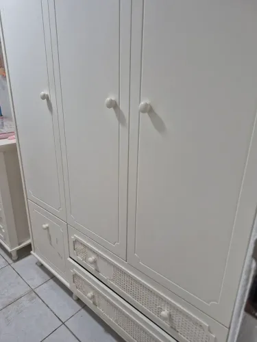 Guarda-roupas branco excelente