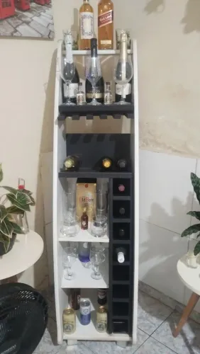 Vende se está adega