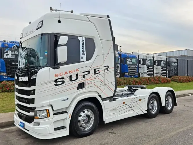 Scania R560 SUPER Tração 6x4 Bug Leve Mola RETARDER Ano 24 Automático Com Kit Hidraulico