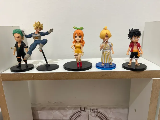 Roronoa Zoro  // Vegeta (Super Saiyajin) // Nami // Sanji // Monkey D. Luffy