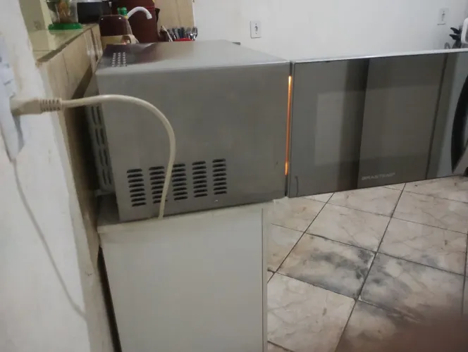 Vendo microondas di inox espelhado