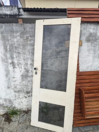 Vende-se porta madeira Maçaranduba com vidro de 12mm