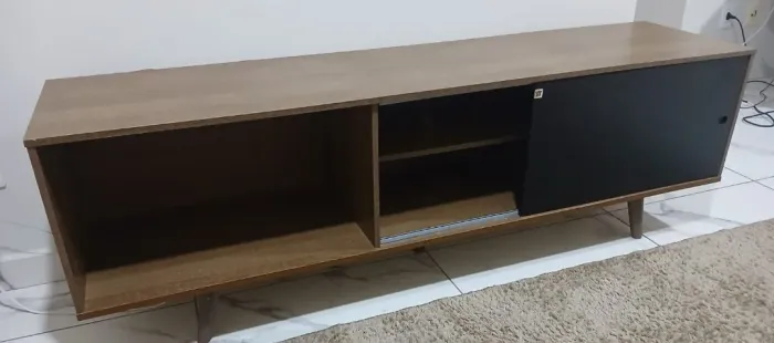 Rack/Estante de sala e corredor - pouco tempo de uso