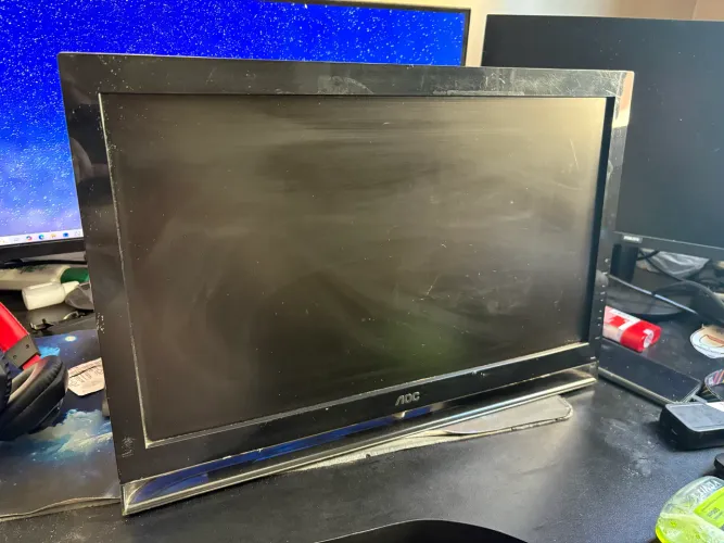 Vendo TV Monitor AOC de 22?