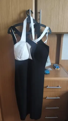 vestido de fenda preto e branco tamanho 42/M