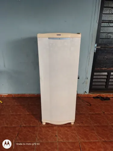 Vendo geladeira funcionando perfeitamente entrego grátis entrega imediata