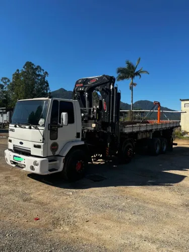 Ford cargo 4331 8x2 2005 com munck ing 52.500