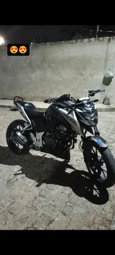 Motos