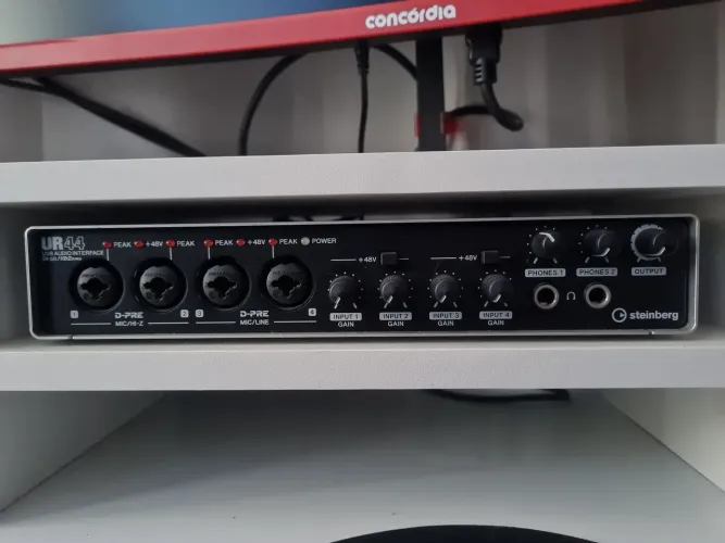 Interface de áudio Steinberg UR44