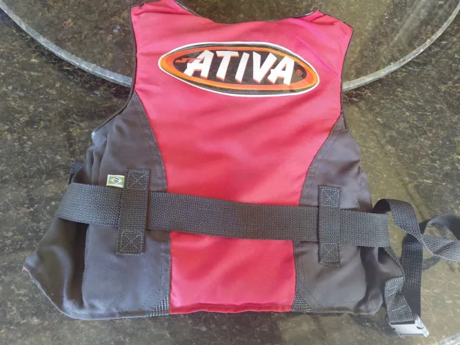Colete salva-vidas ativa infantil.