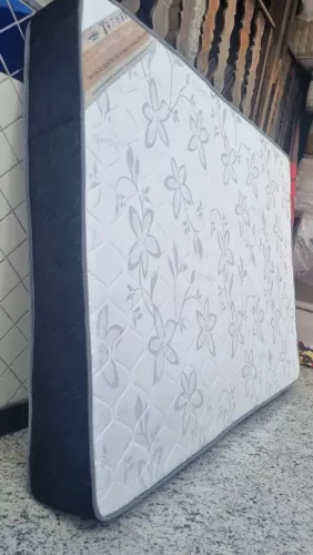 Colchão casal ortobom muito bom aceito cartão e entrego 