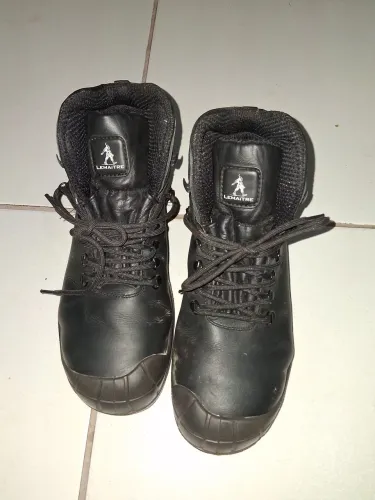 Bota bico de ferro da marca Lemaitre