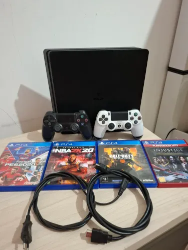 Vendo play4 com 2 controles e jogos
