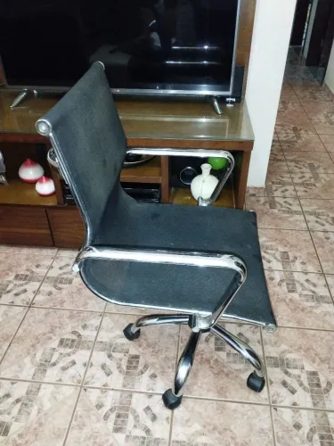 Cadeira de Escritório e computador